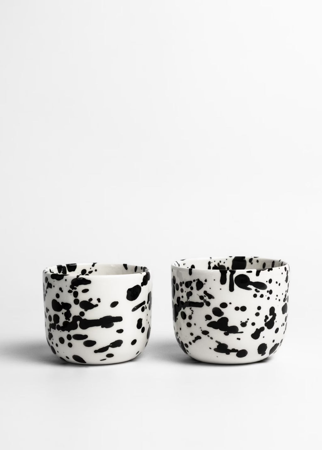 Handmade ceramic coffee cup, Black & White Modern ceramic cup set, No handle mug with black splashes, Splattered cup, Ceramic tumbler